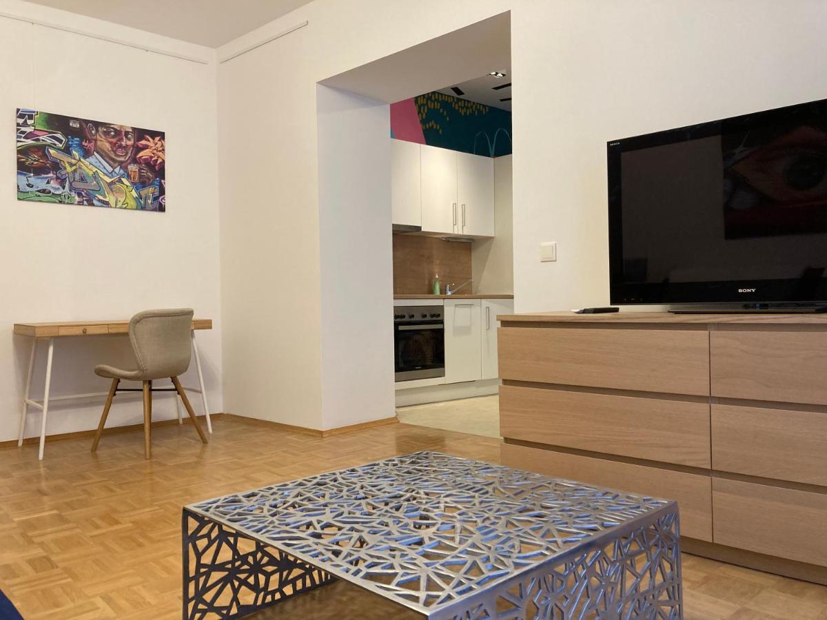Carillon By Bestchoice - Old City - Self Check-In With Parking Option Грац Екстер'єр фото